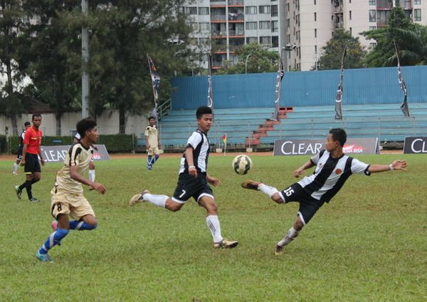 Anak-Anak Jakarta Bersaing di Depan Andy Cole