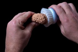 Datang ke UGM, Dokter Pelopor Cuci Otak Perkenalkan Metodenya