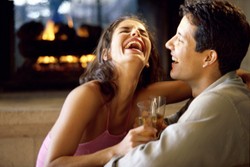 Riset: Jangan Melucu Jika Ingin Diajak Kencan Oleh Pria Incaran