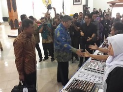 SBY Beri Perhatian pada Batu Akik Pacitan