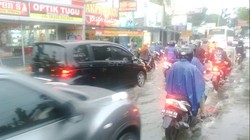 Hujan Deras, Sejumlah Ruas Jalan di Yogyakarta Banjir dan Macet