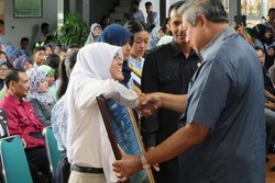 Bernostalgia di SMPN 1 Pacitan, SBY Berbagi Wejangan dan Puisi