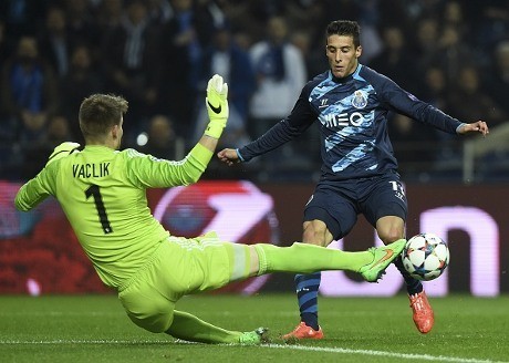 Hantam Basel, Porto Lolos ke Perempatfinal