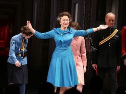 Helen Mirren Naik Panggung Broadway Sebagai Ratu Elizabeth II