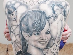 Wow! 14 Tato Wajah Rihanna Hiasi Tubuh Penggemar Ini