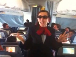 Aneka Joget Heboh & Seksi Para Pramugari di Pesawat