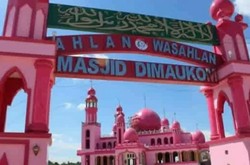 Centil! Filipina Punya Masjid Berwarna Pink