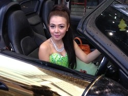 Kebut-kebutan Pakai Mobil Mewah, Bella Shofie Alami Kecelakaan