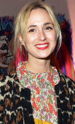 Pamer Foto Tuna Wisma Baca Vogue, Putri Jerman Ini Diserang Kritikan