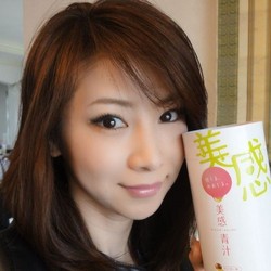 Tua Tapi Tampang Remaja, Ibu Ini Jadi Sensasi di Internet