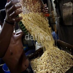 Dolar Ngamuk Hingga Rp 13.000, Harga Kedelai Impor Malah Turun