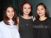 Istri dan Putri Kembar Fariz RM Eksis di 'Rumpi No Secret'