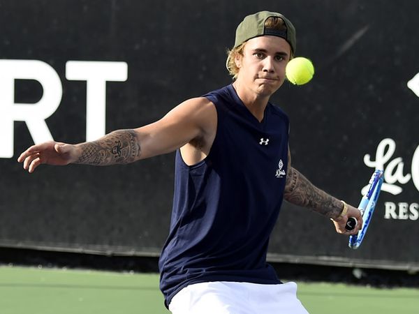 Serunya Justin Bieber Main Tenis di Acara Amal