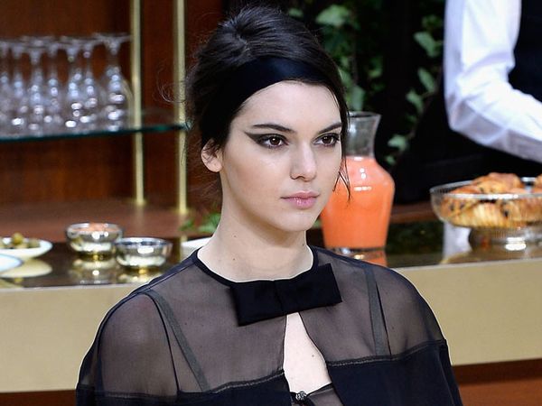 Kendall Jenner Elegan di Paris Fashion Week