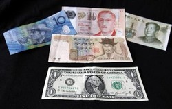Beda dengan Rupiah, Dolar Singapura dan Baht Menguat Lawan Dolar AS