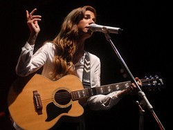 Di Balik Romantisme Hits Christina Perri