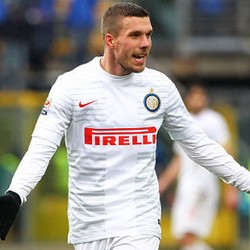 Podolski Tak Ambil Pusing soal Kritik