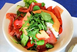 Dibandingkan dengan Makanan yang Dimasak, Raw Diet Tidak Aman?