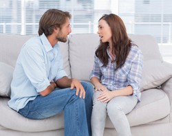 Dear Suami, Lakukan 4 Hal Ini Saat Mendengarkan Curhat Istri