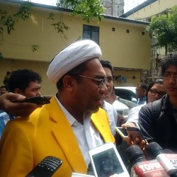 Dilaporkan oleh Pemukulnya, Ali Mochtar Ngabalin Sambangi Polda Metro