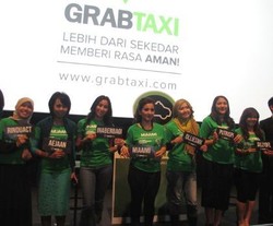 8 Wanita Inspiratif Ajak Pengguna Taksi Beramal