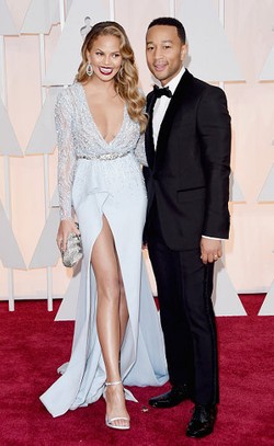 John Legend Awasi Istri Lakukan Pemotretan Tanpa Busana