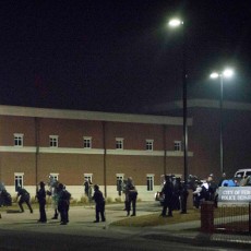 2 Polisi di Ferguson AS Terkena Tembakan Saat Kawal Unjuk Rasa