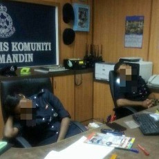 Ketahuan Tidur Pulas Saat Jam Kerja, 2 Polisi Malaysia Dimutasi