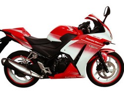 Perhatian, Astra Honda Bagi-bagi 45 Honda CBR150 Edisi Spesial