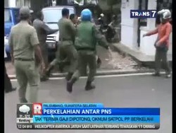 Gaji Dipotong, Satpol PP Adu Jotos