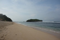 Liburan Beda, Kemping di Pantai Sadranan, Gunungkidul