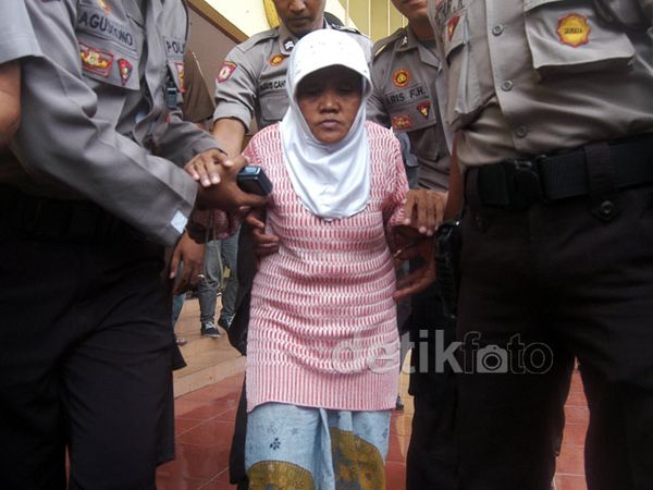 Dituduh Curi Kayu, Nenek 63 Tahun Disidang