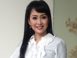 Sebelum Sidang Cerai, Ratna Listy Peluk-Cium Anak-anak