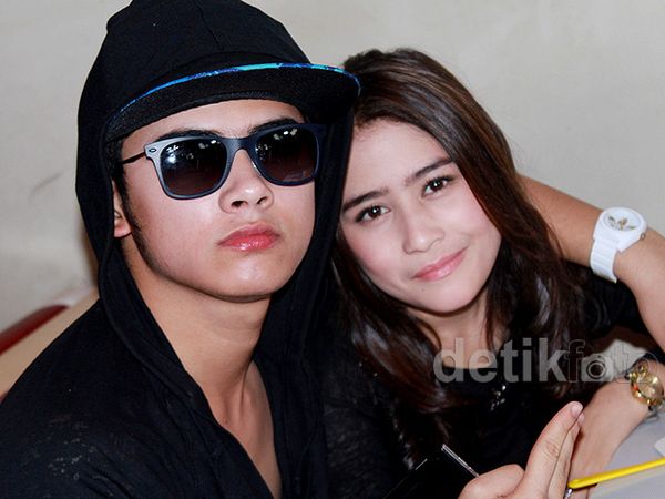 Aih, Aliando dan Prilly Mesra Banget