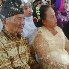 Wabup Kediri Hadiri 106 Pasangan Nikah Massal