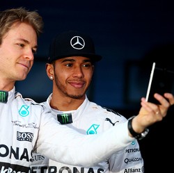 Mercedes Masih Bebaskan Hamilton dan Rosberg Bersaing