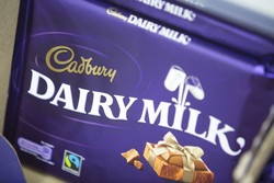 Cadbury Malaysia Tegaskan Cokelat Bergambar Babi Merupakan Produk Impor