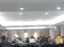 Help! M Taufik Keluhkan Tak Ada Printer di Ruang Rapat DPRD DKI