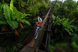 Mendikbud Luncurkan Situs Aduan Jalan Berisiko yang Membahayakan Murid