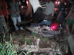 Melawan Arah, Pemotor Tewas Tertabrak Kereta di Kebayoran Lama