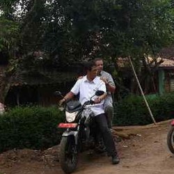 Ngeeeng! Ini Gaya Blusukan Bos PLN di Calon Lokasi PLTU Terbesar ASEAN