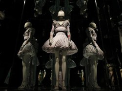 240 Koleksi Alexander McQueen Dipajang di Museum London
