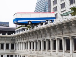 Ada Bis Bertengger di Atas Hotel Peninsula Hong Kong