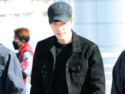 Terbang ke Jakarta, Kim Woo Bin Berbusana Serba Hitam