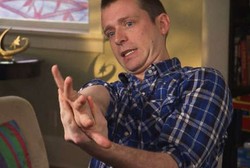 Kondisi Langka Bikin Pria Ini Seperti Karet, Bisa Berputar 180 Derajat