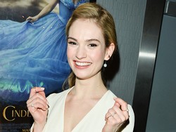 Super Ramping di Cinderella, Pinggang Lily James Dinilai Tak Natural