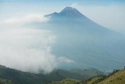 Walau Mendung, Gunung Merbabu Tetap Indah