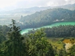 Ini Spot Terbaik Untuk Melihat Danau Telaga Warna di Dieng