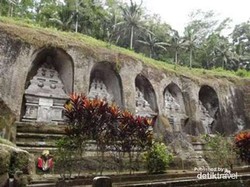 Kisah Turis Nakal di Bali, Pipis & Bercinta di Tempat Suci