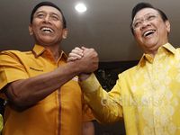 Agung Laksono Bertemu Ketum Hanura